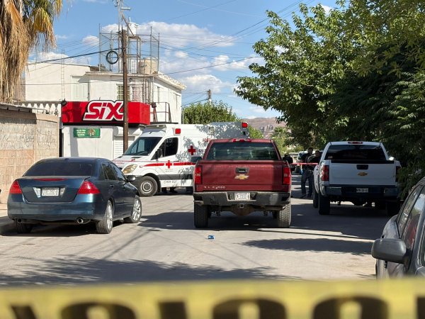 Atacan a balazos a escolta del Grupo 13 en Quintas Carolinas; recibe impactos en el pecho