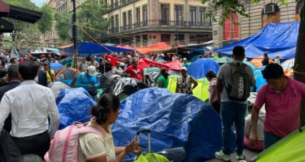 La CNTE instala plantón en 5 de Mayo a 17 días del inicio del Mundial