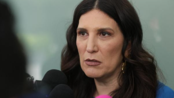 Kenia López Rabadán “Hay que ver todas las televisoras”: así reaccionó Kenia López sobre Sheinbaum y TV Azteca