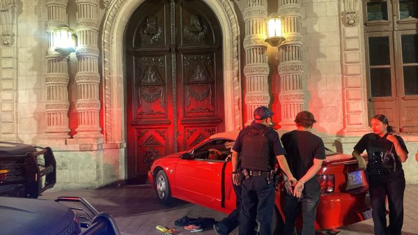 Video: DSPM captura a conductor de Mustang tras persecución que casi termina incrustado en Palacio de Gobierno