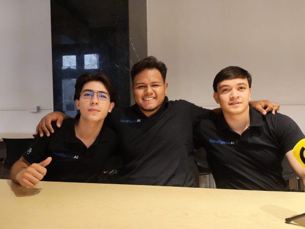 HandspeakIA: jóvenes de la UTCH Sur crean software que traduce lenguaje de señas a voz y texto