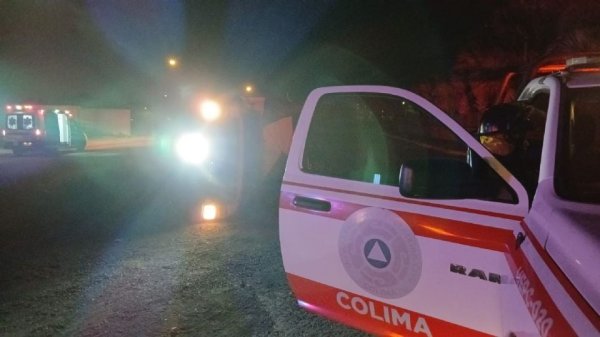 Bloqueos en Colima se mantienen durante la noche: suspenden clases en cuatro municipios