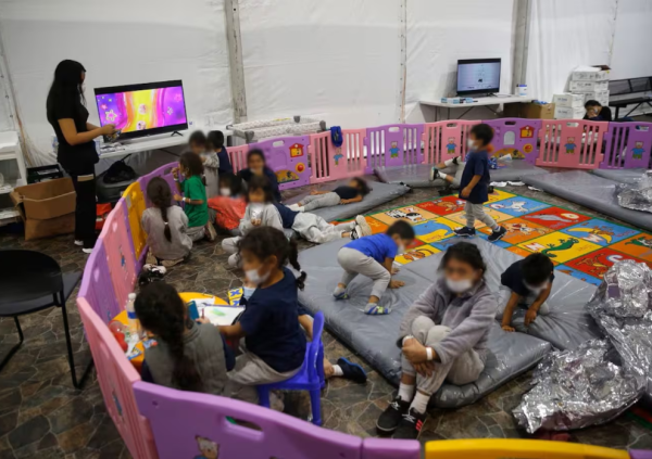 Incierto, futuro de 78,000 niños mexicanos separados de sus padres por cacería migrante de Trump