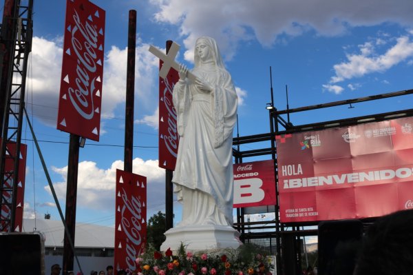 Arte y tradición: talento de la FA-UACH crea estatua de Santa Rita de Casia