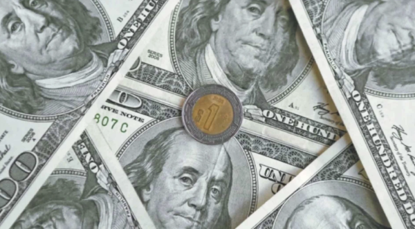 Peso mexicano se deprecia levemente frente al dólar tras ataque estadounidense en Irán