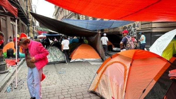 Maestro de la CNTE muere en plantón instalado en la calle de 5 de Mayo