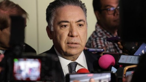 El senador Enrique Inzunza acude a declarar ante la FGR por acusaciones de EU