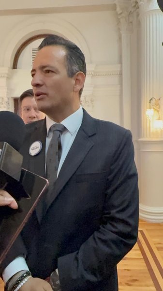 Bonilla llama a respetar la dignidad humana ante debate de matrimonio igualitario