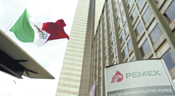 Pemex mantendrá hasta 2028 flujos negativos y dependencia del gobierno por altos vencimientos de deuda: Moody’s
