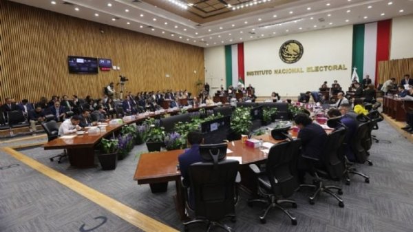 El INE rechaza propuesta para regular las “pre-precampañas” electorales