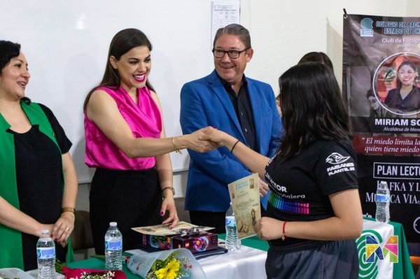 Participa Miriam Soto en cierre del Plan Lector del COBACH 26 de Lázaro Cárdenas
