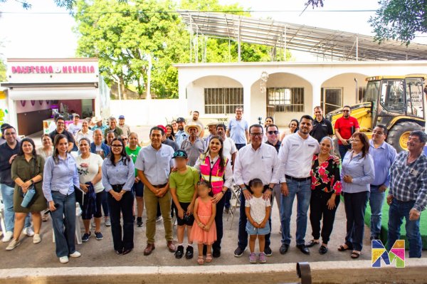 Entregan Miriam Soto, JCAS y JMAS sistema de paneles solares para fortalecer servicio de agua en Estación Consuelo