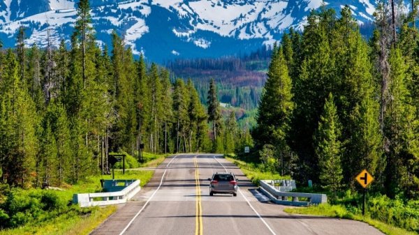 Trump firma orden ejecutiva para eliminar restricciones de vehículos todoterreno en tierras federales