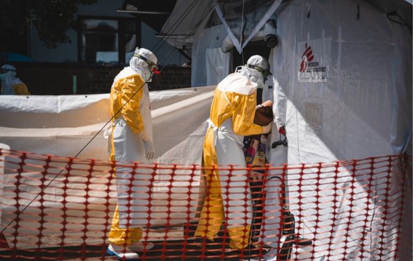 El ébola va en escala, alertan brote a países que no tienen medicinas para otras enfermedades