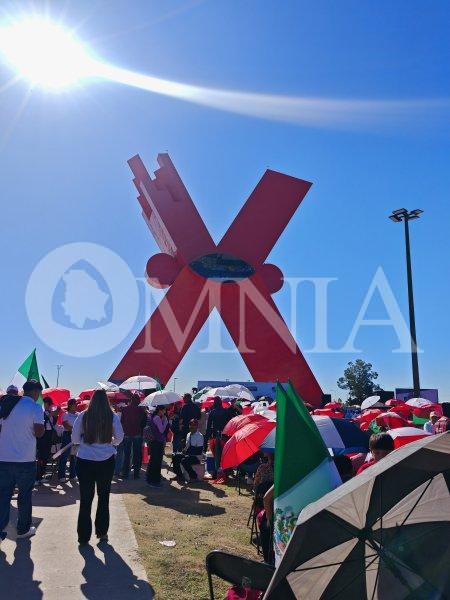 Inicia concentración en la X para la transmisión del 2do informe de Claudia Sheinbaum