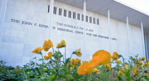Trump arremete contra juez que le prohibió cambiarle el nombre al Centro Kennedy