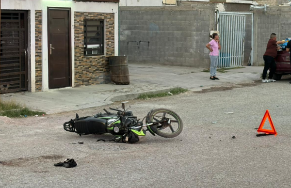 Dos motociclistas resultan gravemente heridos tras choque en Punta Oriente